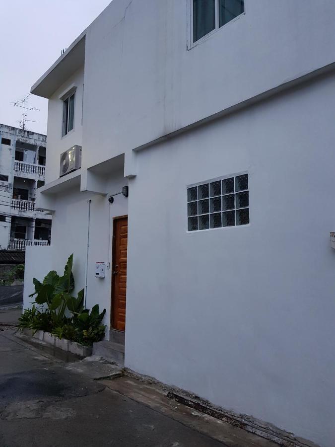 Sam'S Place Bangkok Exterior photo
